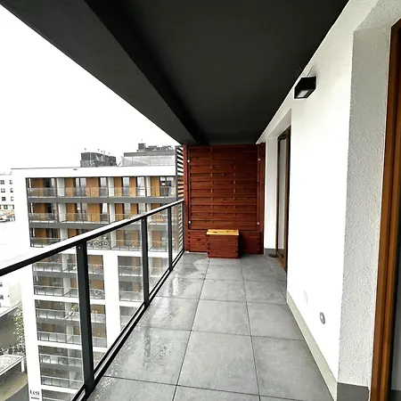 Apartament Lotnisko Chopina Airport 4 *